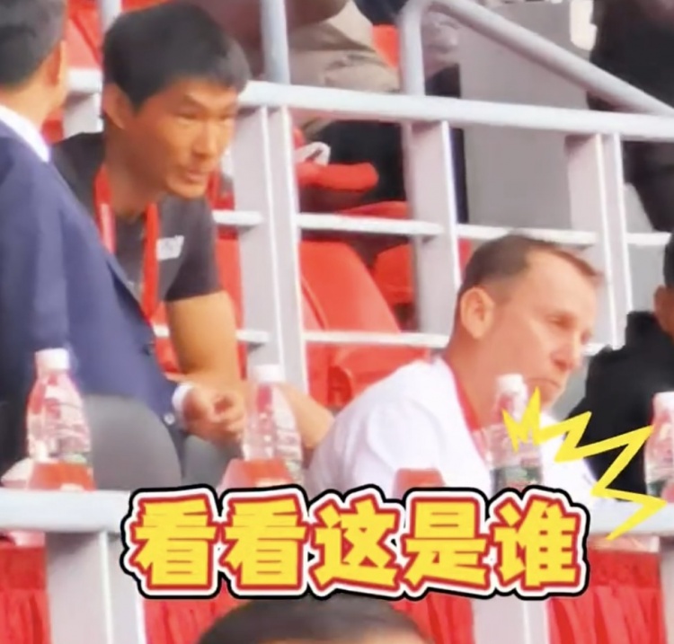 久爾杰維奇現(xiàn)身鹽城，現(xiàn)場(chǎng)觀看中國(guó)U22國(guó)足vs韓國(guó)