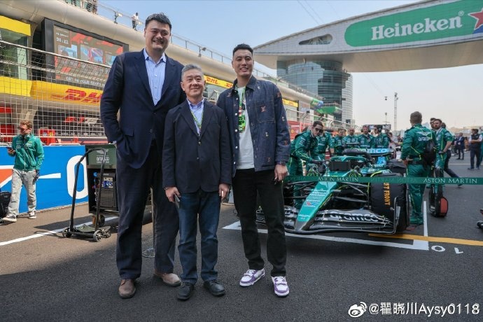 聯(lián)動F1！翟曉川曬與姚明、阿隆索、范志毅、周冠宇等的合照