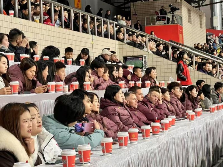 北青體育：中國女足現(xiàn)身中甲賽場，觀看重慶銅梁龍vs遼寧鐵人