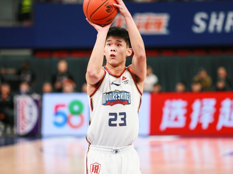 攻擊欲望很強(qiáng)！林葳半場出手14次拿下14分1板1助2斷