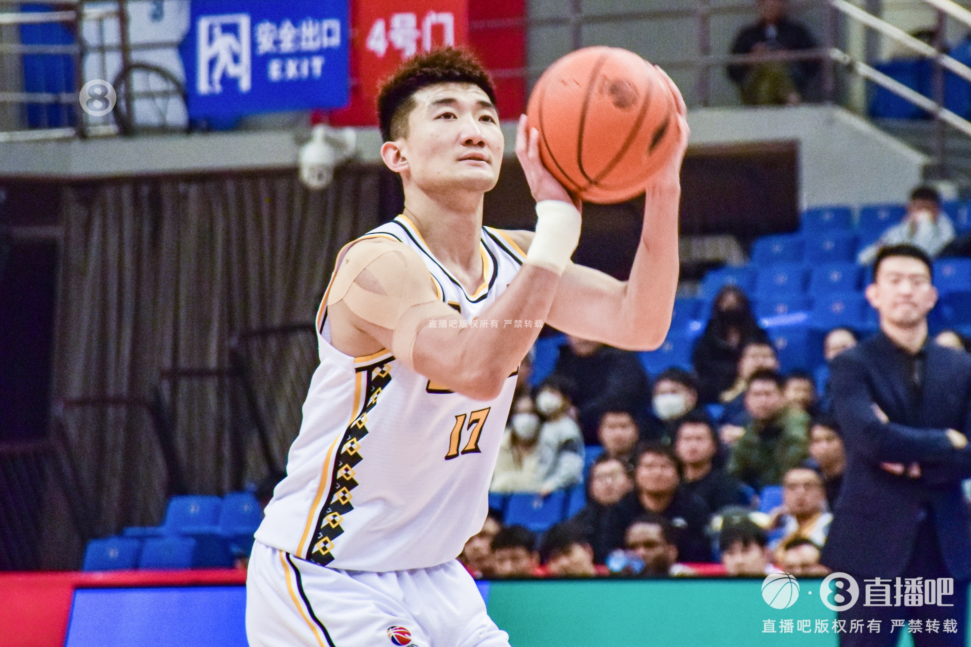 早日康復！探長：孫銘徽已經(jīng)脫掉保護靴 可以正常走路