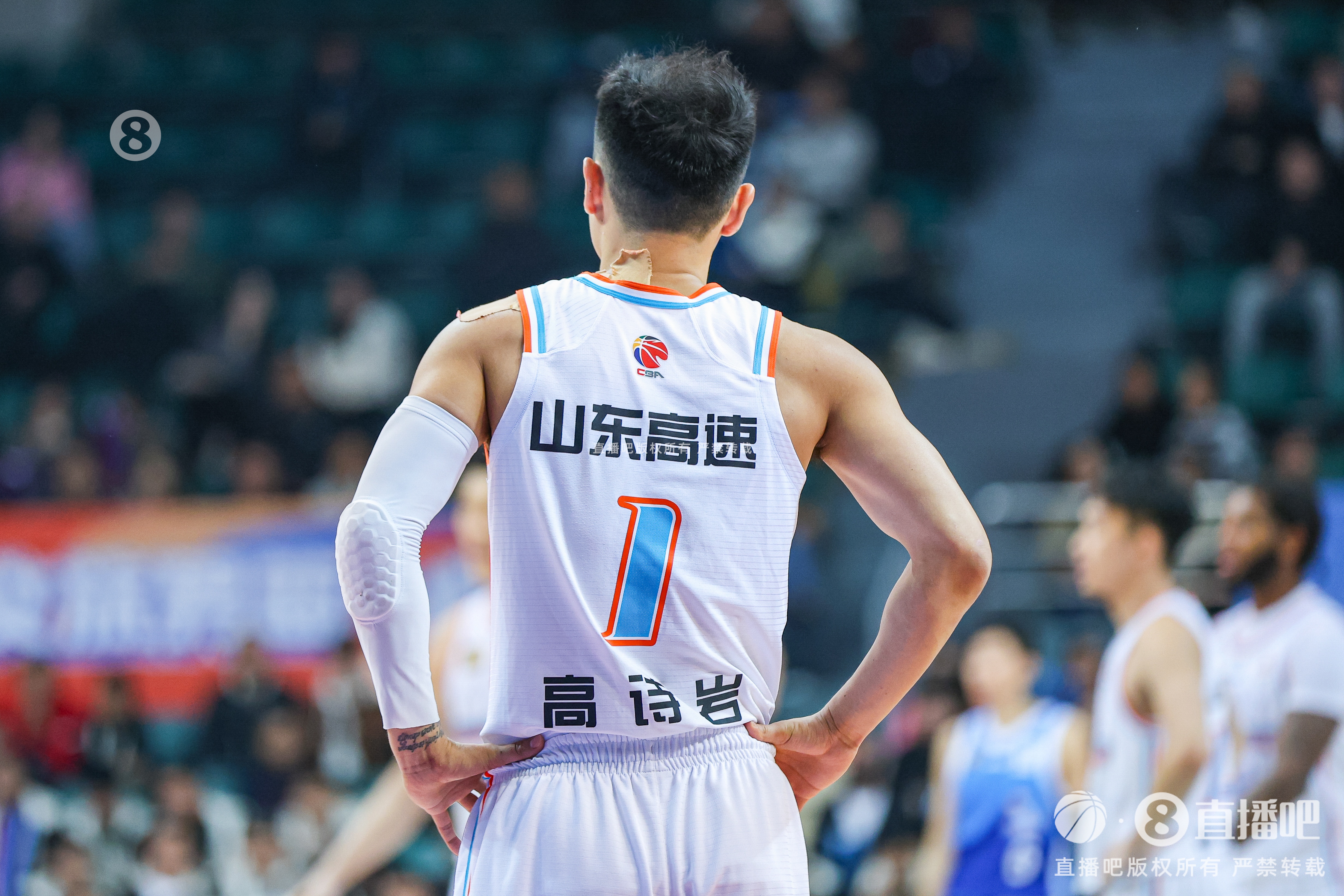 慢熱！首節(jié)山東落后四川1分 全隊(duì)首發(fā)5人單節(jié)合計(jì)僅拿到3分
