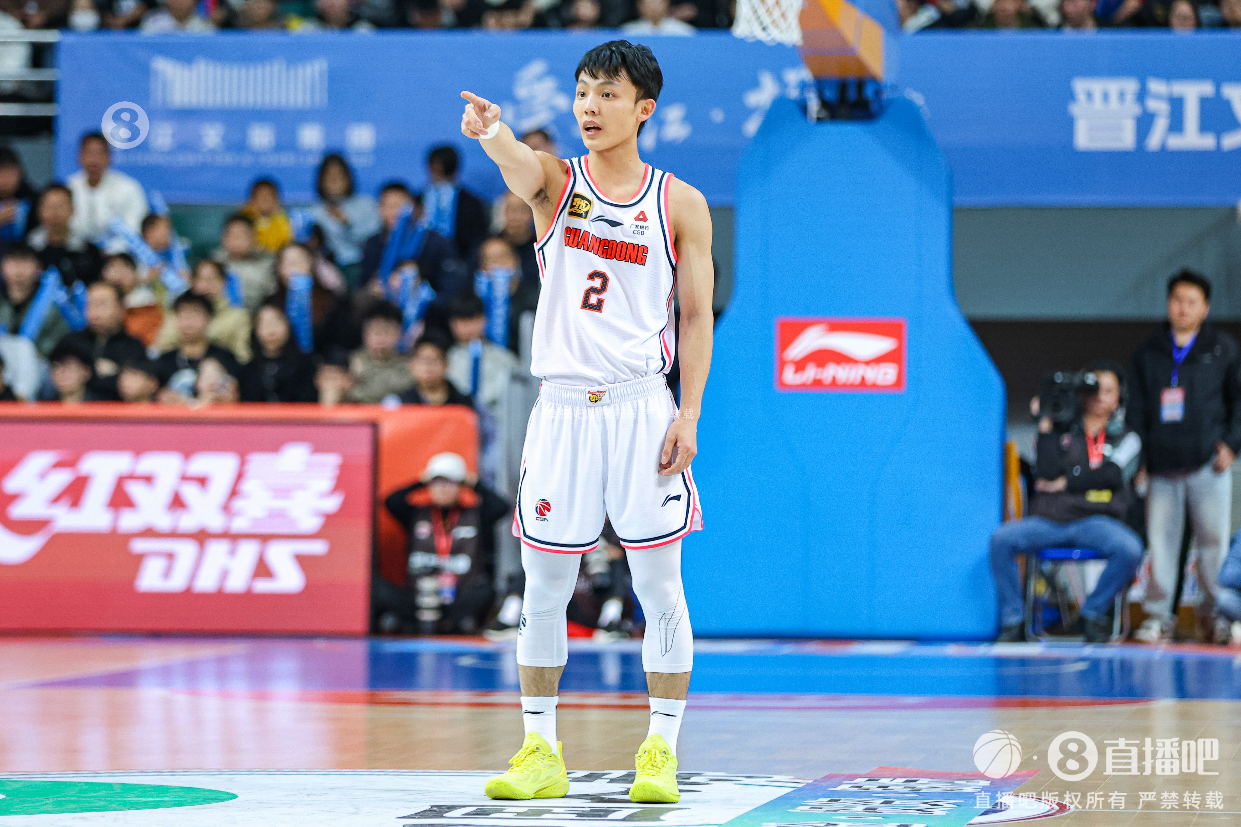 手熱！徐杰打滿首節(jié)5中4拿到10分2助 正負(fù)值+17