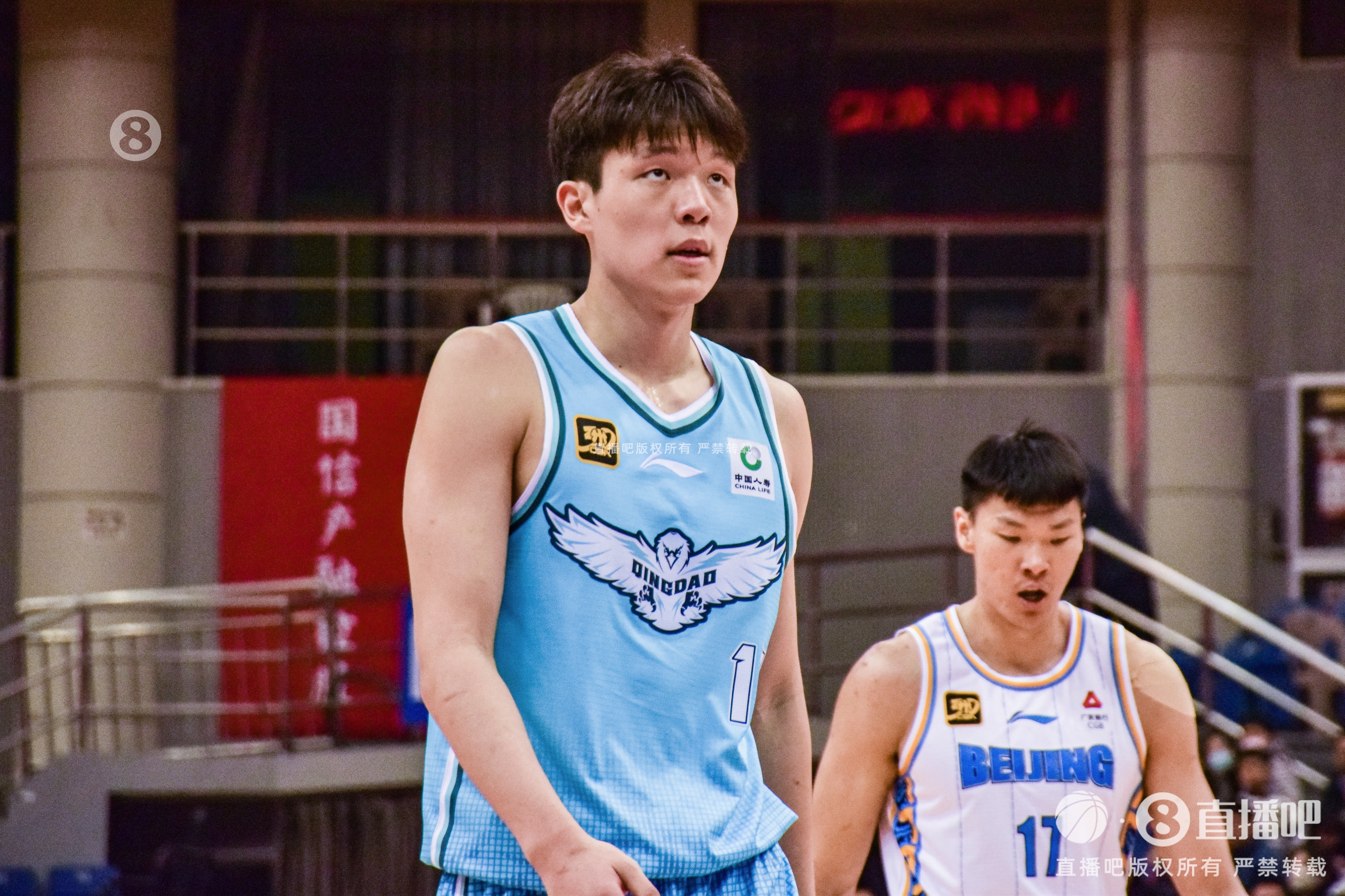 內(nèi)線攻防俱佳！楊瀚森半場10分鐘4中3砍9分11板&另有3斷2帽