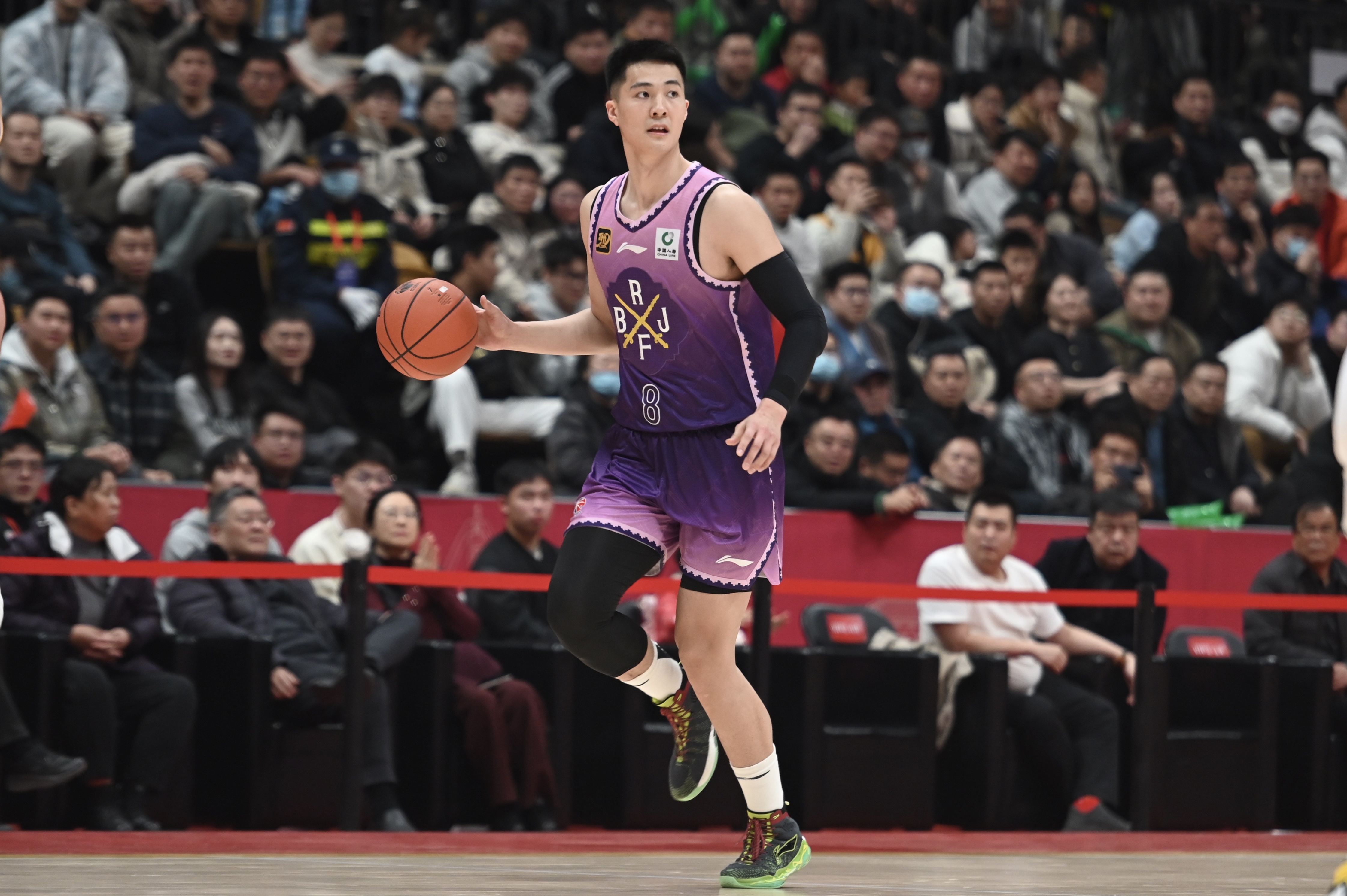 打得不錯(cuò)！朱松瑋半場6中3&三分2中1拿7分&搶下7個(gè)籃板